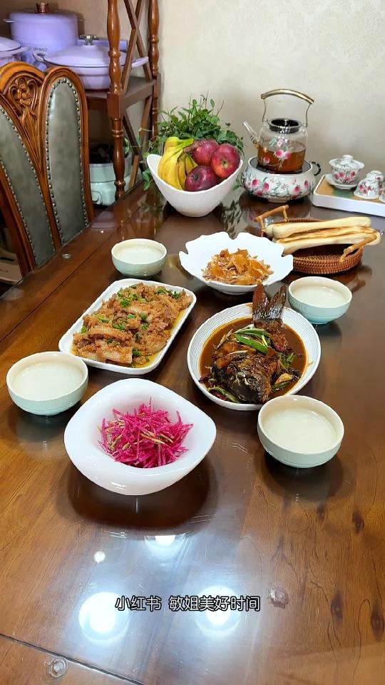 美好的生活从认真对待每一餐开始,今天做了小时候爸爸常做的粉蒸肉,学会了这个做法可以粉蒸一切