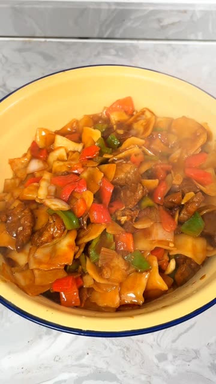 在家轻松搞定揪片子炒面，每口裹满汤汁超满足