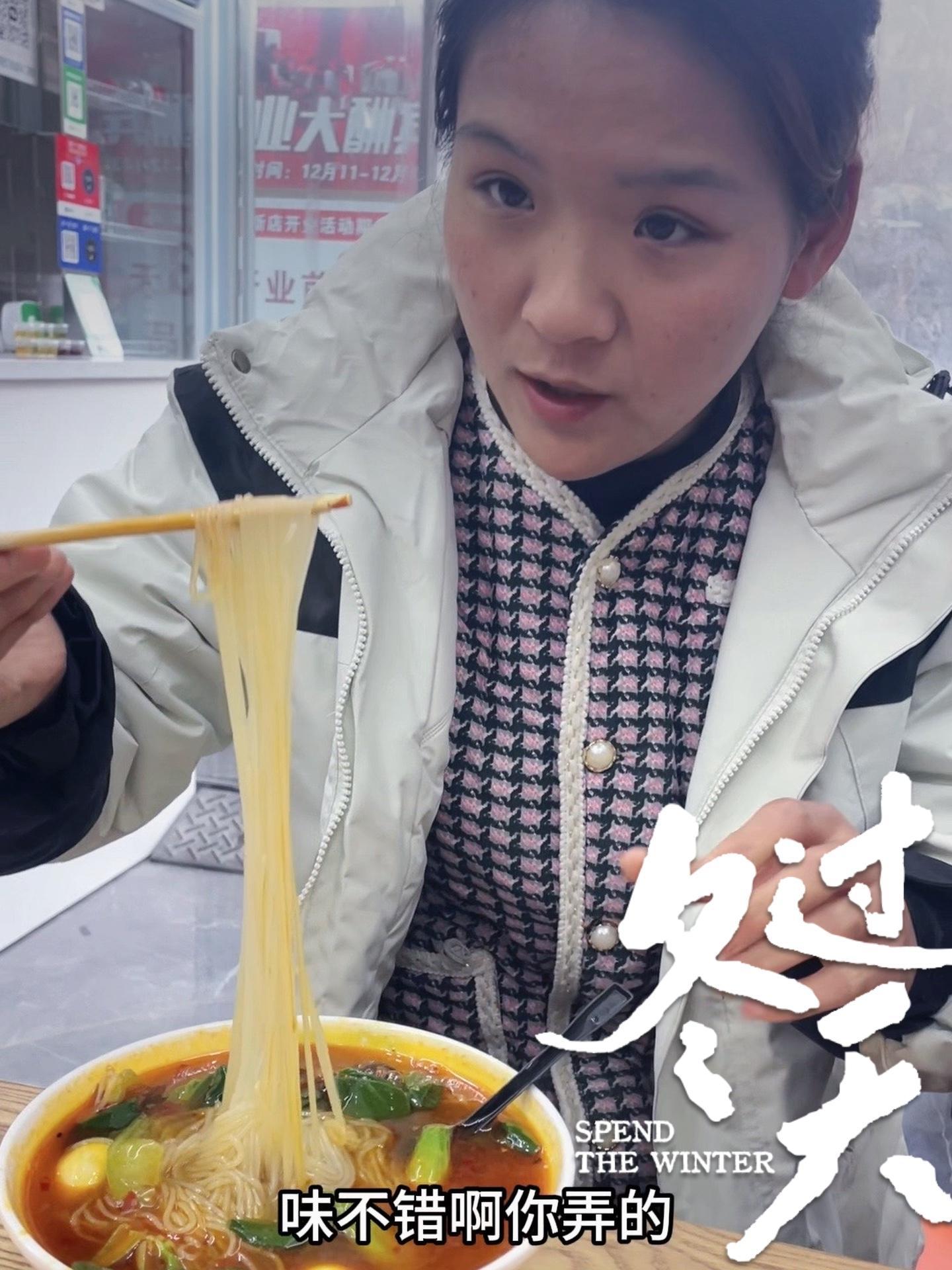 新店开业了 锅贴馄饨新的店开业了,第一次踏入这个店店面虽小五脏俱全,来尝一下味道怎么样,锅