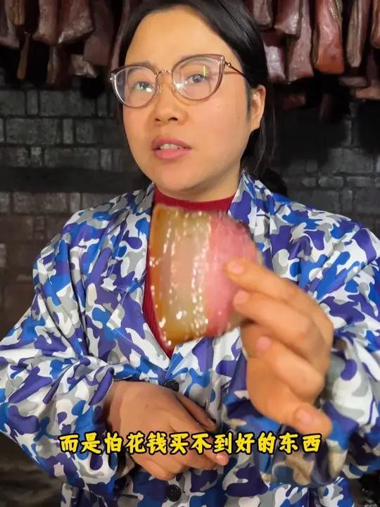 想要正宗湘西腊肉,就来腊肉小王子 粮食土猪做的腊肉,好吃还不腻人,家里爸妈都很喜欢吃