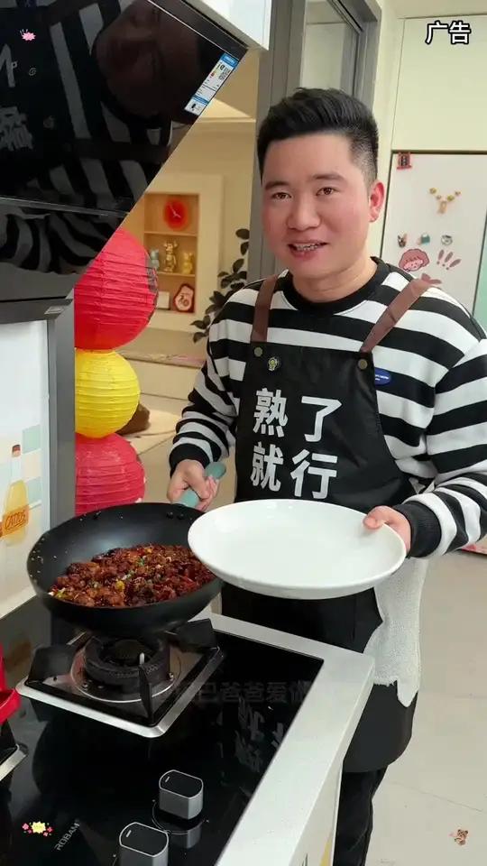 年夜饭上安排一道红红火火的辣子鸡丁!焦香麻辣下酒下饭,在家轻松做出大饭店的味道