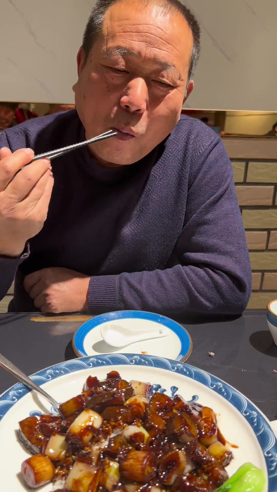 带我爸来山东吃鲁菜特色九转大肠