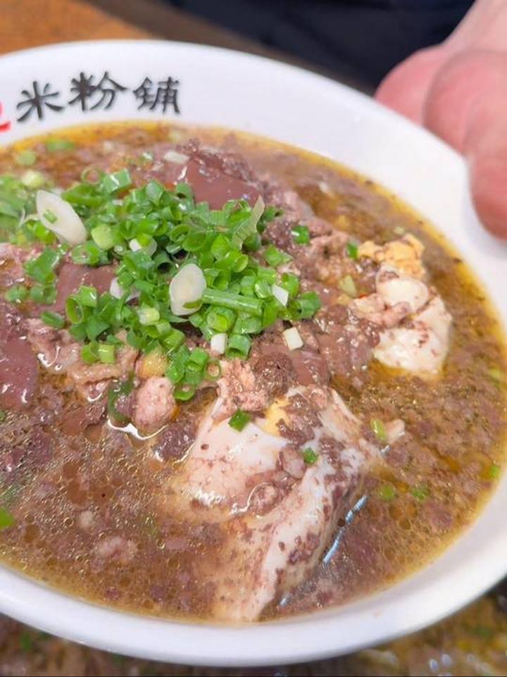 嗦完这口杀猪粉,衡阳队上场有力量猪肉米粉铺