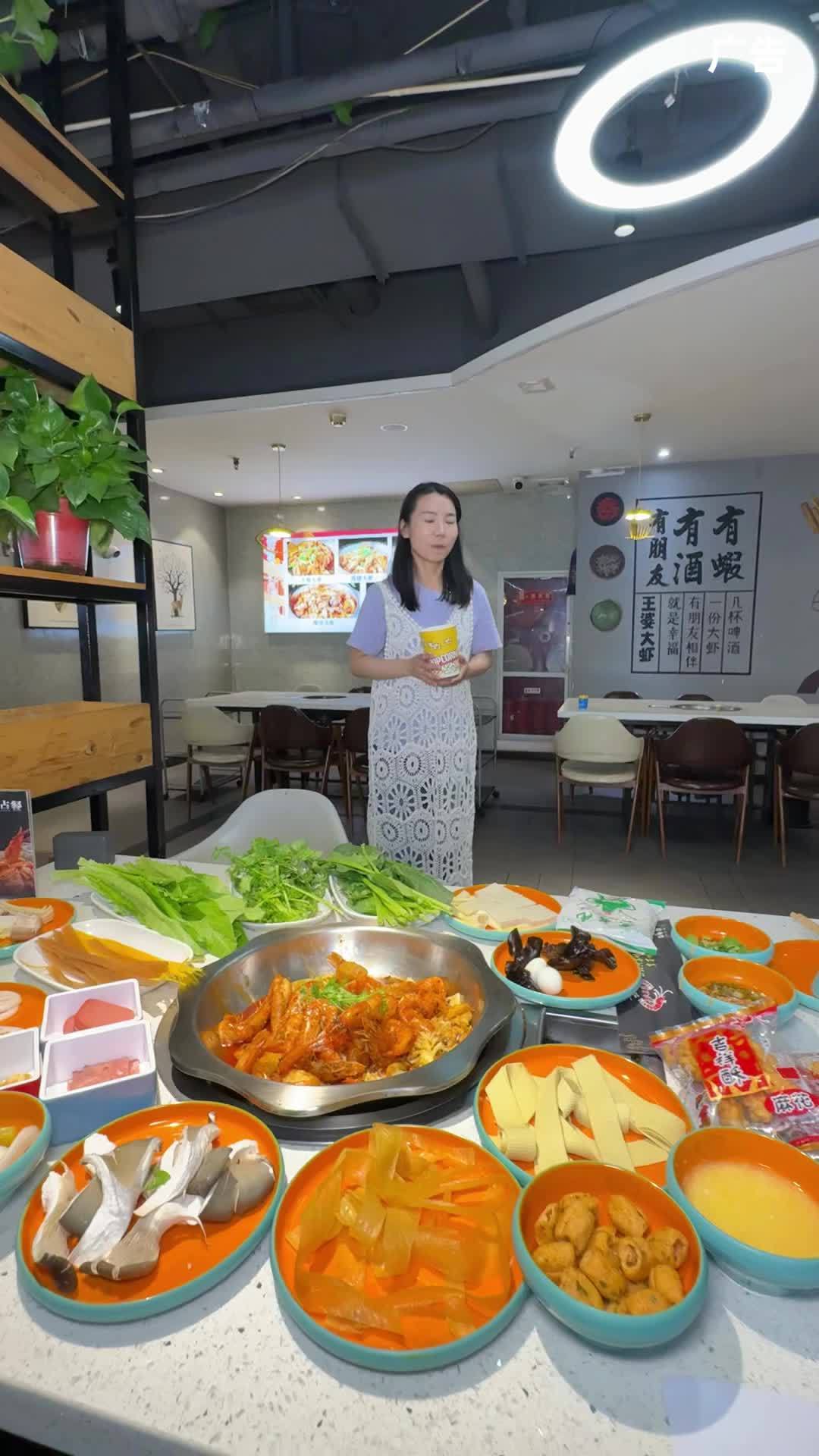 王婆大虾98双人餐,吃招牌大虾还有店内的素菜主食不限量!管饱吃!王婆大虾团购 王婆大虾半自