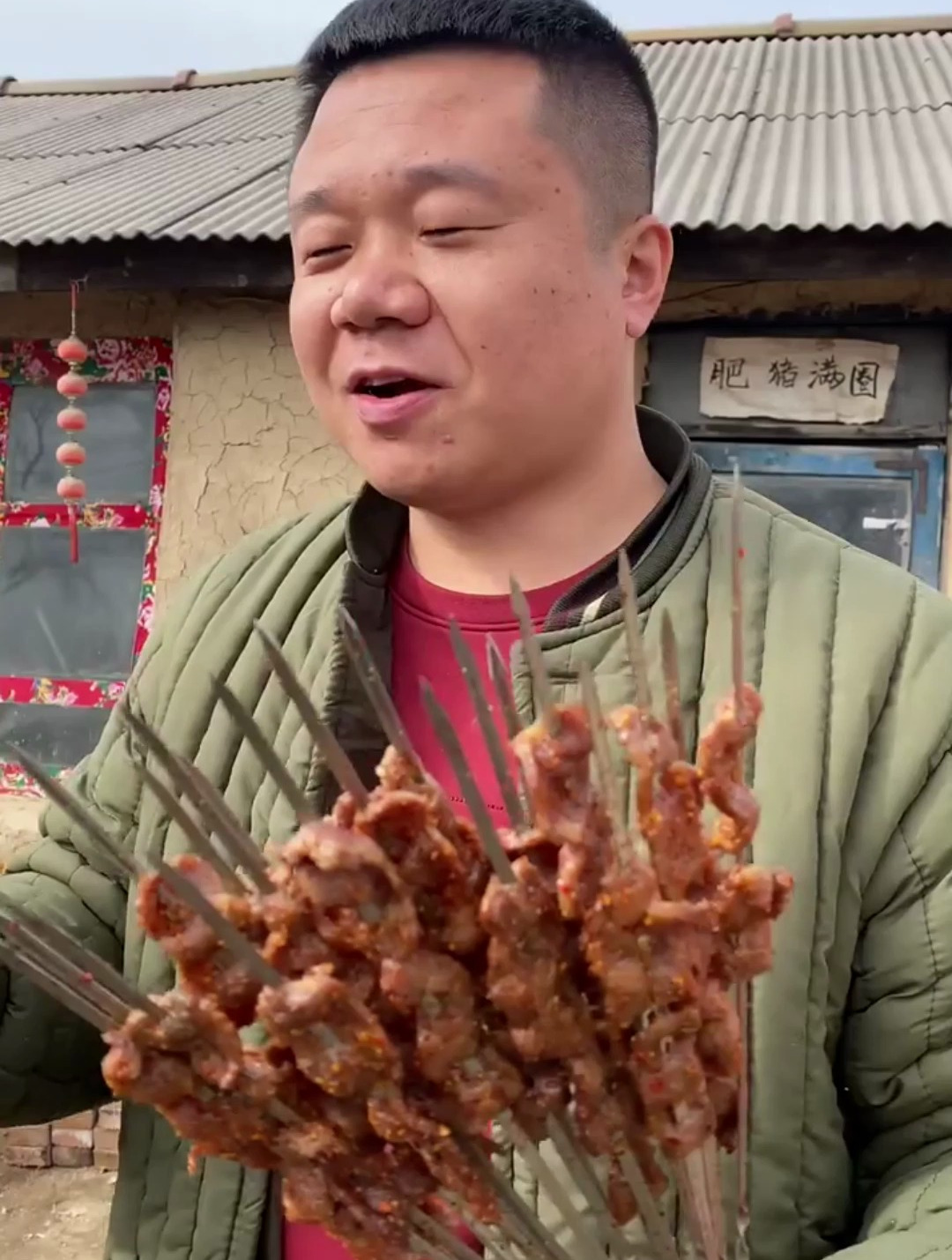 这俩小子天天就是馋啊！给它俩安排个藤椒牛肉串，香麻过瘾，好吃