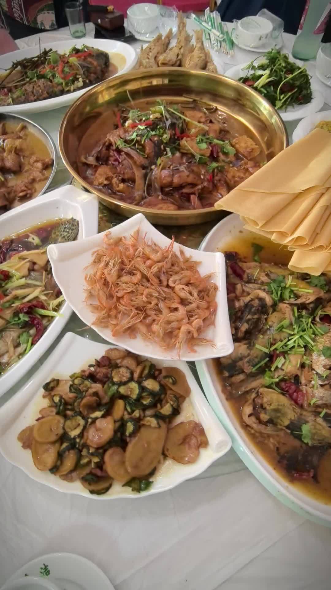 五一出行去庆岭活鱼尝尝开江鱼,吃山野菜