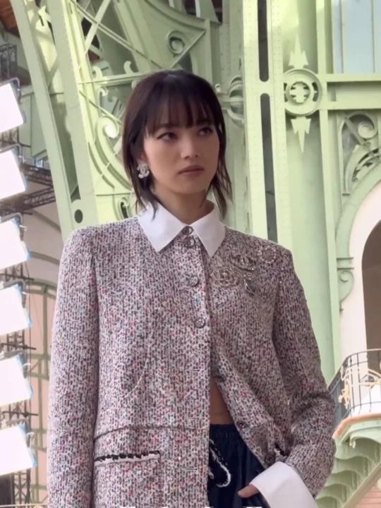 产后首次亮相大秀的小松菜奈 