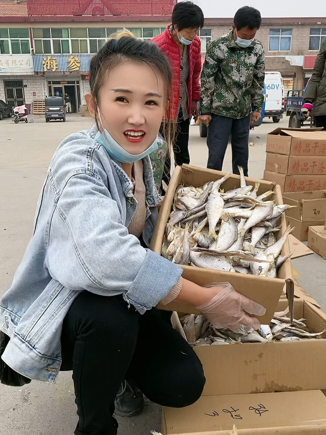 马口鱼又名油扣鱼炸酥了刺都可以吃掉