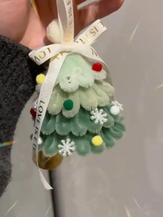 该怎样才能让好朋友刷到 然后亲手给我做这个扭扭棒呢～手工diy圣诞树圣诞节的仪式感挂饰挂件