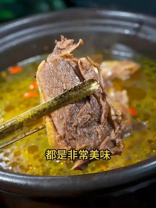 老番鸭,食五谷虫草,饮山泉水,肉质紧实,皮有韧性,炖汤清香清甜
