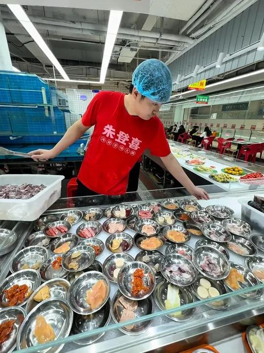 石家庄!记住这个位置!一定要空腹去啊啊!49一位!海鲜牛羊肉卷各种涮菜饮料不限量!石家庄美