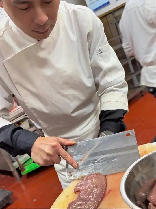 新鲁味爆三样汁水比例:东古一品鲜220克、水塔陈醋750克、冰糖老抽330克、广东米酒80