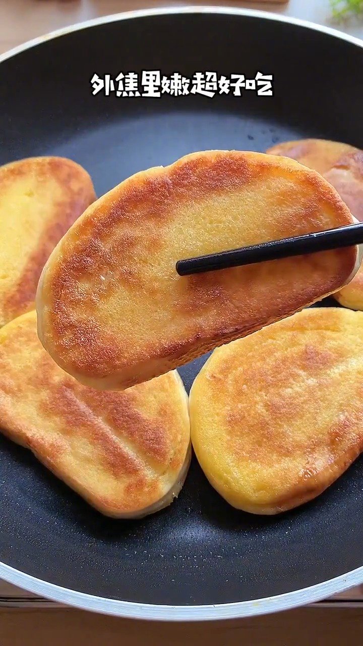 早餐 早餐不知道吃什么的就吃香煎馒头片吧,简单快手,外焦里嫩,营养又美味~