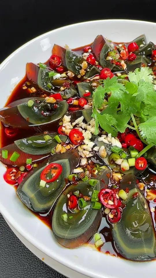 凉拌皮蛋这么做,简单方便又好吃