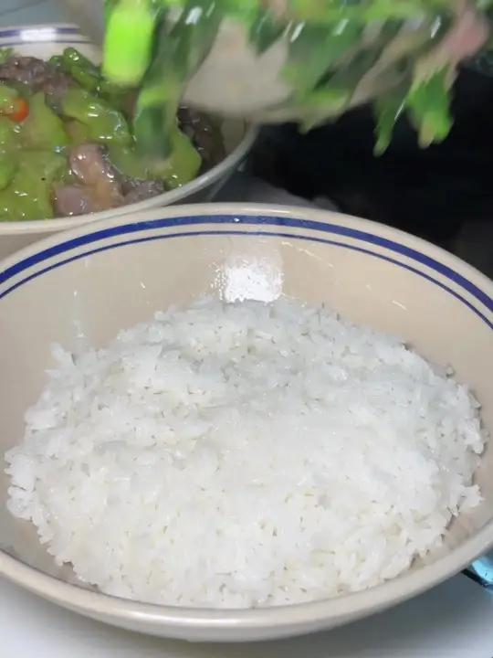 泉州街边的芥兰牛肉拌饭 不到20块,真的香迷糊了 人间烟火 省饭课代表 泉州美食 泉州