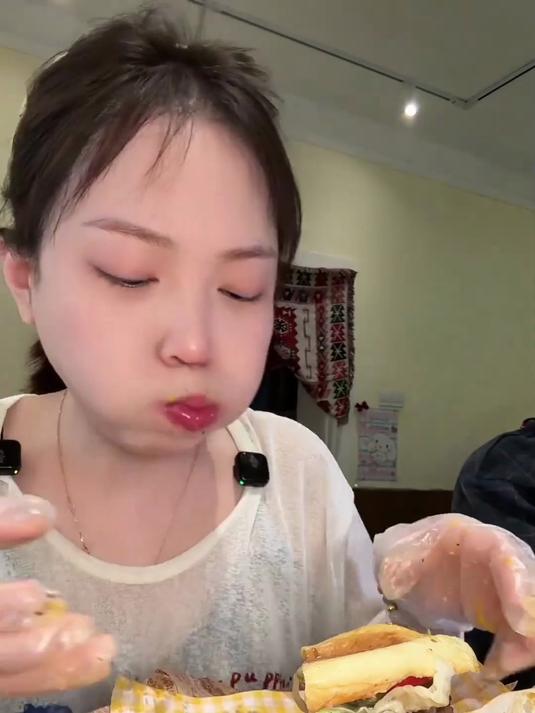 20分钟挑战披萨汉堡意面，大馋丫头和大馋小子能吃饱吗