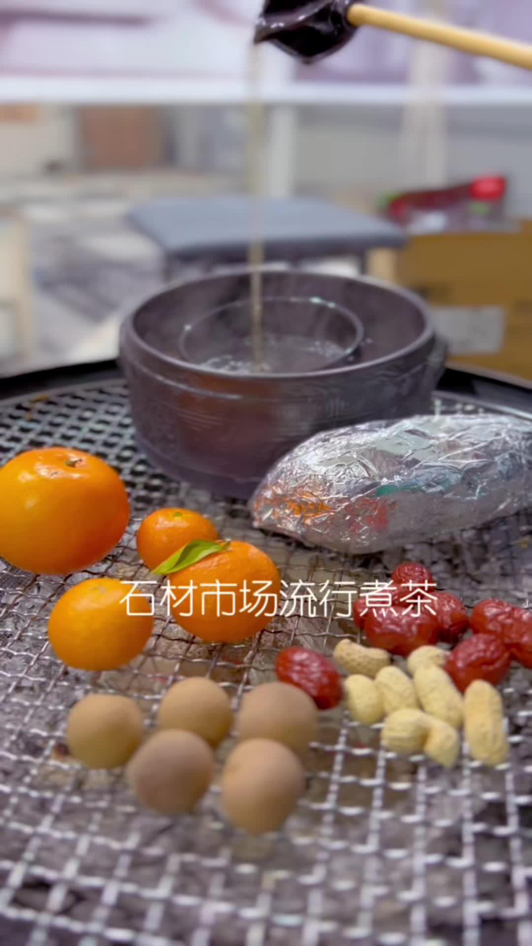石材人的工作节奏慢了下来!围炉煮茶 石材 鱼肚白大理石 水头 大板市场