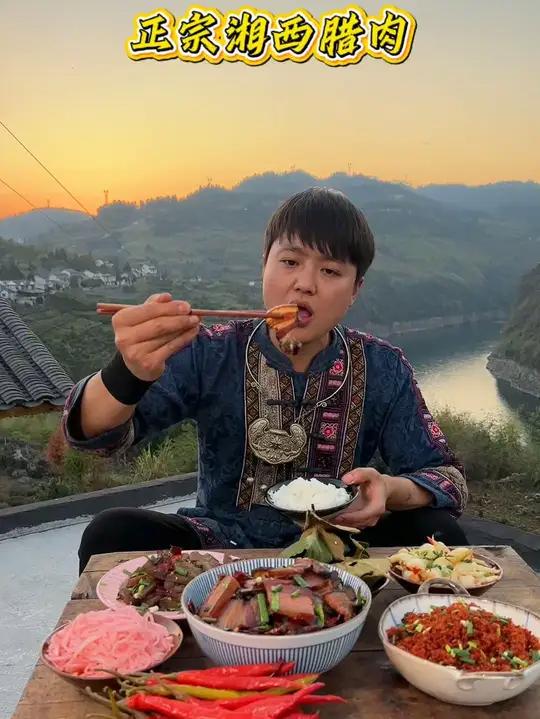 正宗湘西腊肉诱惑到底有多大?人间烟火最抚人心,又是腊肉飘香的时候,肥而不腻,瘦而不柴,唯有
