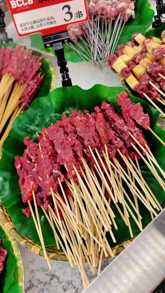 冰城串吧重装开业一大波福利来袭！1块的串，9.9随便装的凉菜还有代金券应有尽有