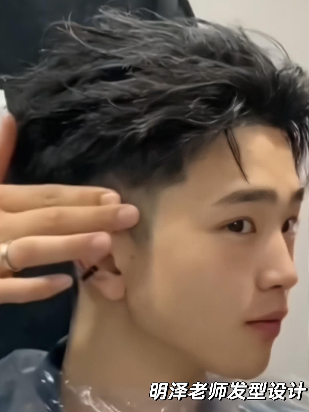 酷感男生一定要尝试的发型,龙须后背