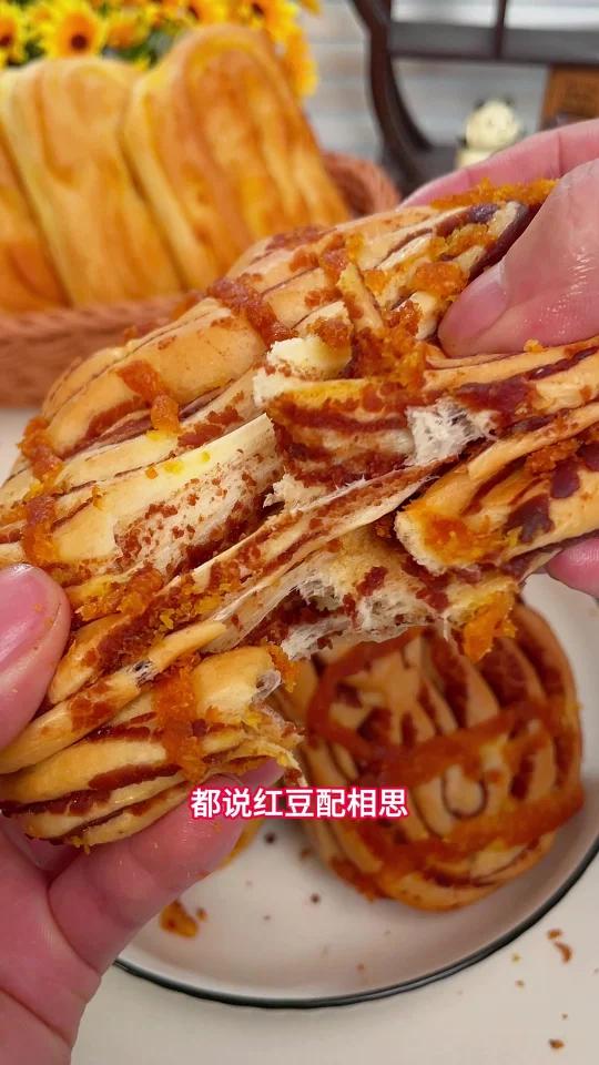 国风与美味的惊艳碰撞|脸谱红豆面包