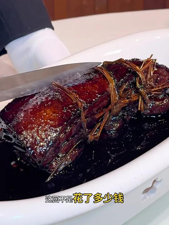 人家驱车30公里为了胖鱼头捞饭,我就心心念念这口稻草扎肉