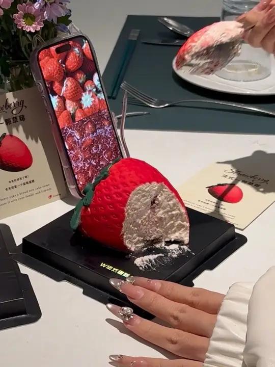 2026的甜,从第一口草莓蛋糕开启 #法式蛋糕让人无法拒绝的蛋糕草莓蛋糕的仪式感2026新