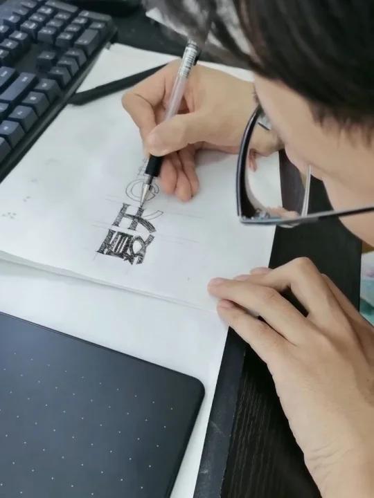 制作奶茶饮品类字体设计手工绘制