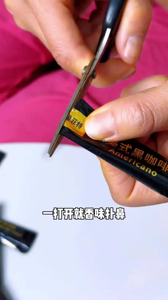 开始喝美式是因为喜欢装B,但太苦了,现在越来越喜欢喝是因为我越来越喜欢装B了 仙女都在喝什
