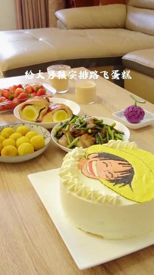 祝我的小耿同学生日快乐哦,永远开心。给他做了路飞蛋糕,还有路飞大棒骨 耀出冬奥新姿势 蛋糕