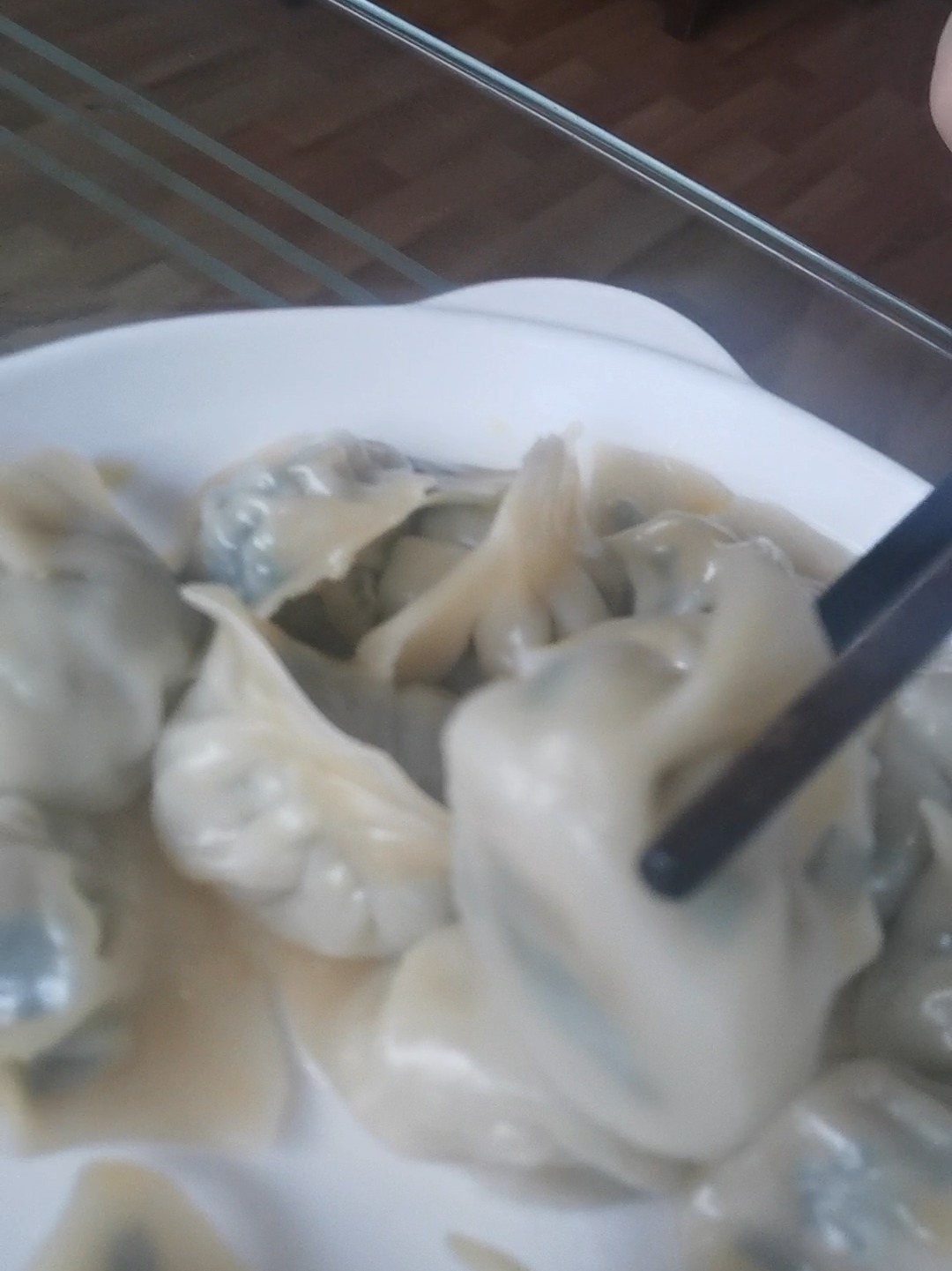 蒸速冻饺子的窍门加几滴油水饺保证不破皮