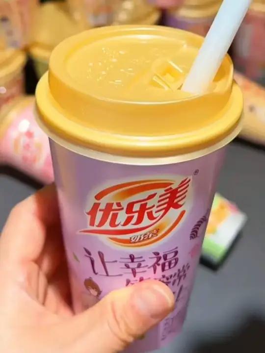 小时候的童年回忆！和奶茶店大几十一杯的完全没区别，还是很喜庆的新年包装！