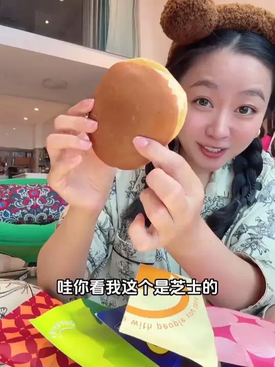 这价就到手6口味明星同款铜锣烧!配料表干干净净!还是动物奶油!饼皮蓬松湿软!内陷饱满丰富!