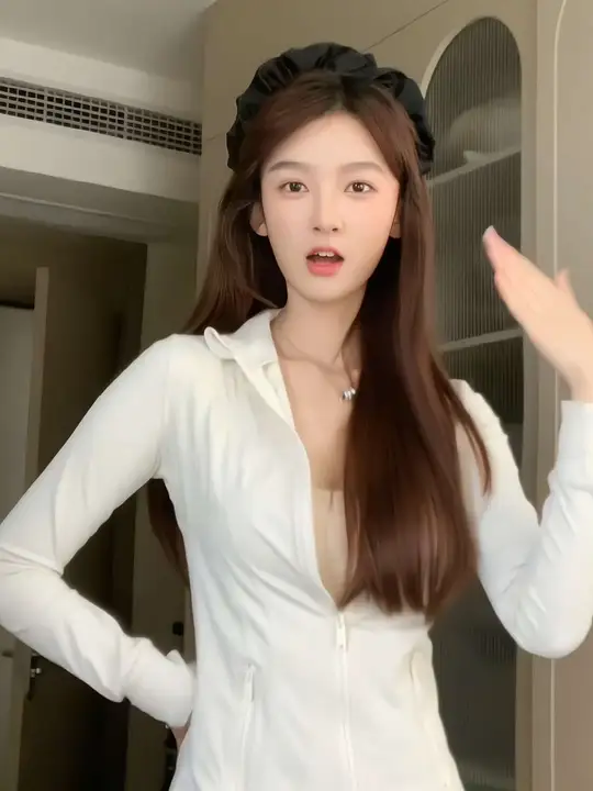 甜妹吃麻辣烫时可爱扭一扭,这画面太治愈!