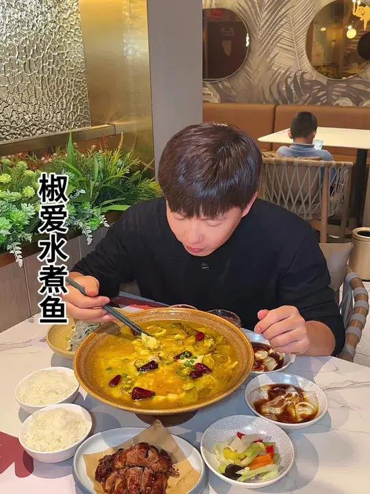 在椒爱水煮鱼109就能吃多双人餐太合适了,快囤。椒爱水煮鱼川菜椒爱酸腊暖冬季 椒爱冬季上新