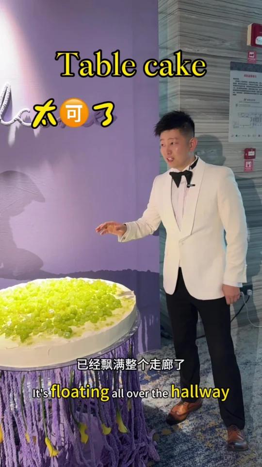 这块蛋糕用抢的才能吃到吧