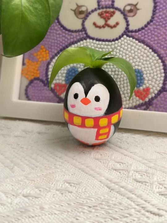 鸡蛋壳上画企鹅