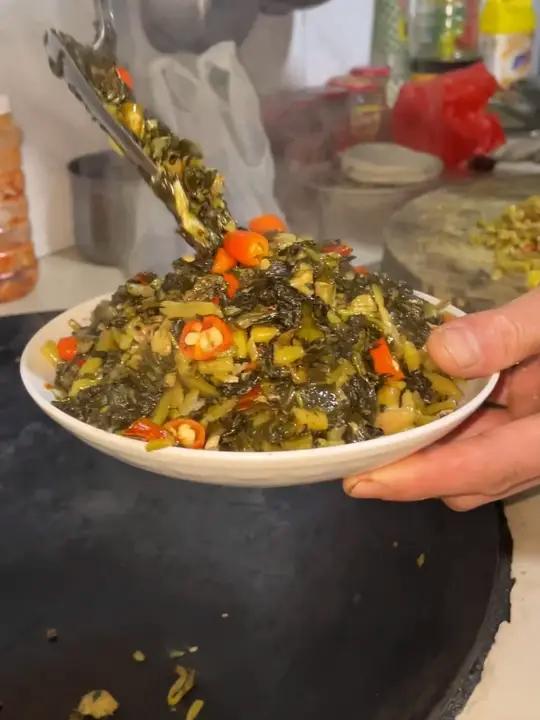 湖北大悟游子馋哭了!这罐农家腌咸菜,是刻在骨子里的家乡咸香 谁的童年记忆里,没有一坛妈妈腌