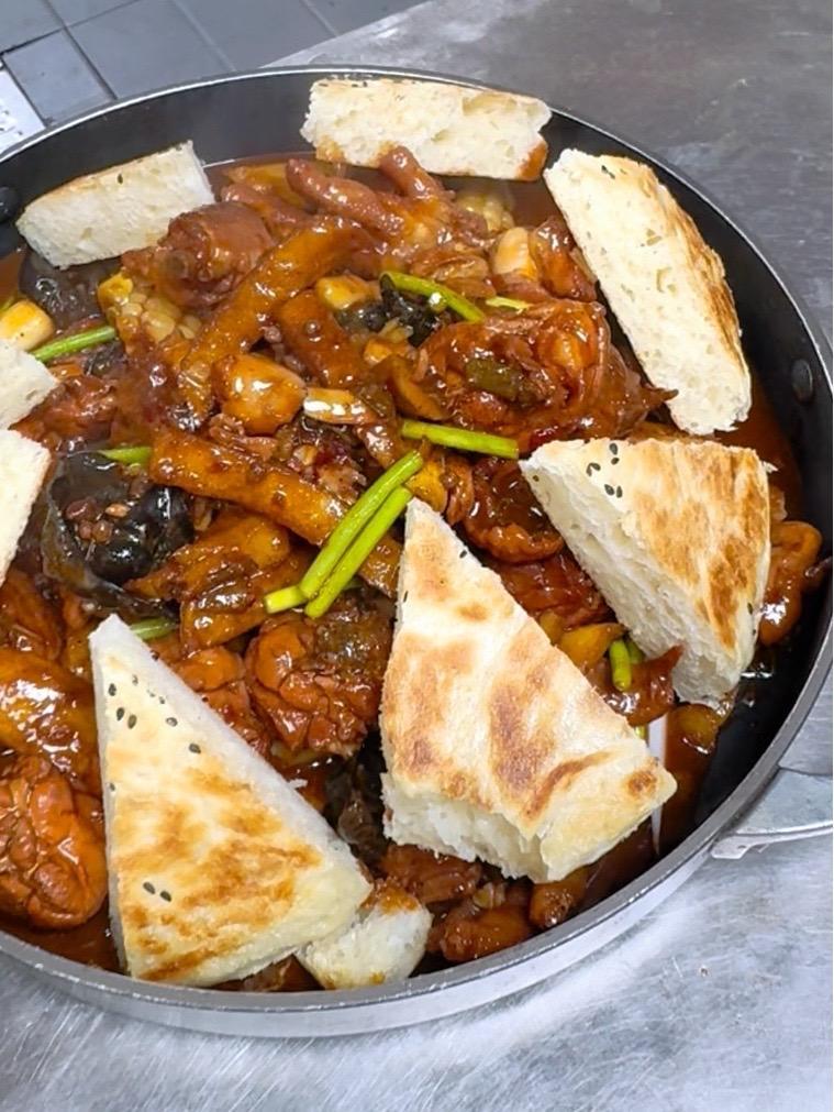 一辈子,心不变,烟火气里藏温暖,菜香飘满小庭院,来了保准还想 一辈子,心不变,烟火气里藏温