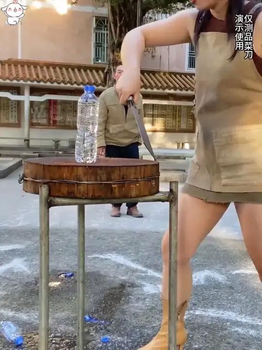 -切起肉来像切豆腐一样轻松,不愧是张小泉!斩切两用菜刀,贼锋利!做饭都轻松好多