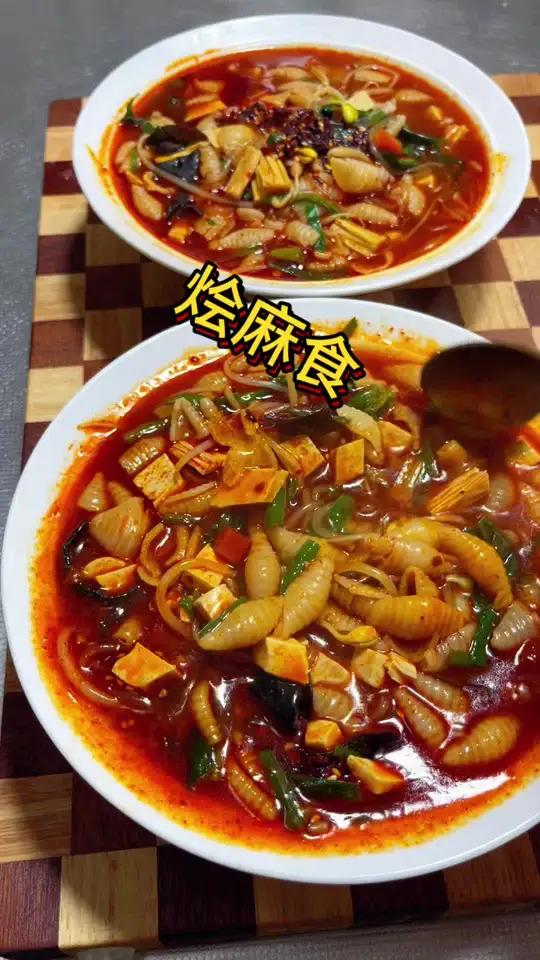 今天给大家分享的是,陕西家常便饭,烩麻食,配菜丰富太好吃了