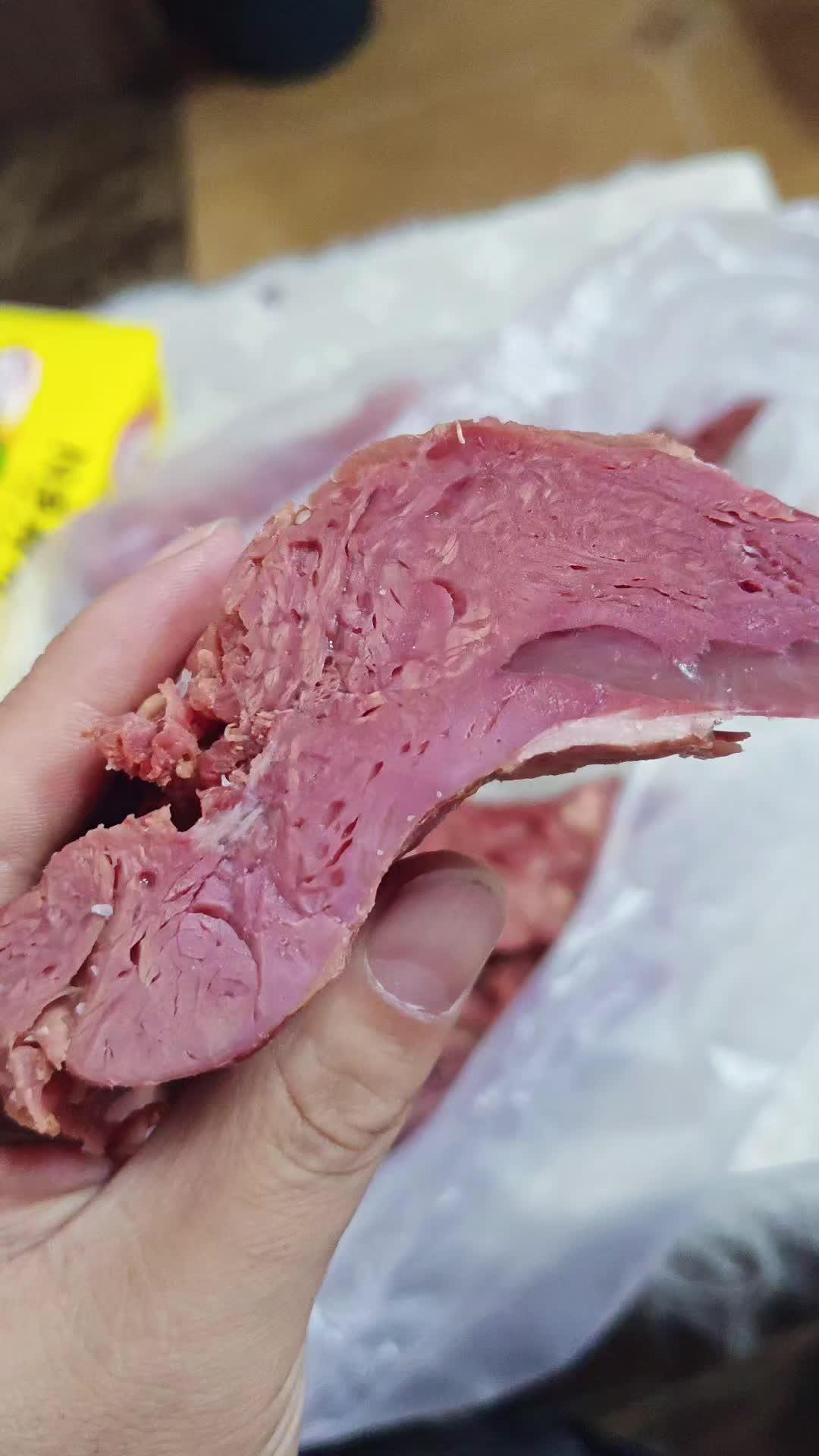 99元三斤熟牛肉真假自辨 生牛肉30多元一斤 一个好厨师出熟牛肉也就6两 你品你细品