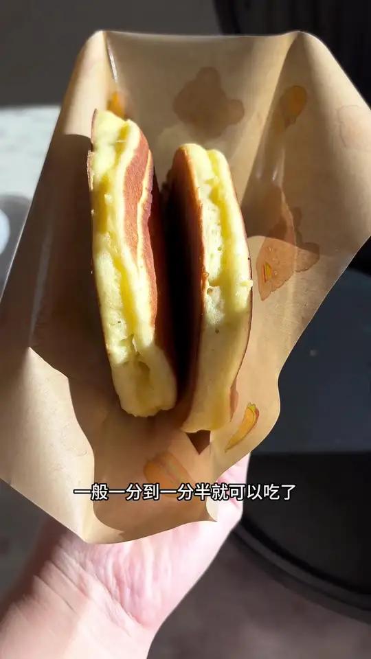 方便好吃又好玩的松饼做法 最近迷上做这个了,好好吃又干净还不脏手 大人小孩都爱吃 口感特别