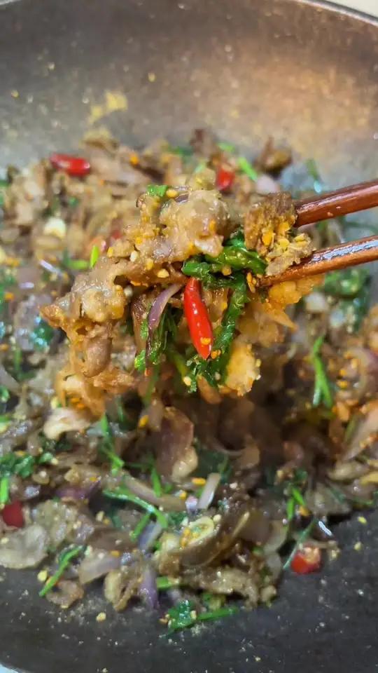 超简单又好吃的少油版干煎牛肉扒拉锅做法～
