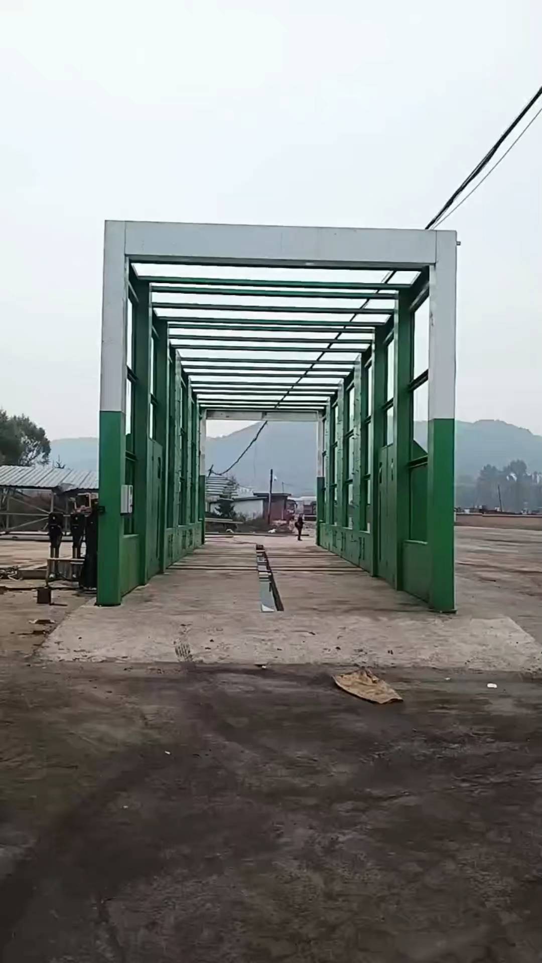 水泥厂龙门洗车机工作原理大揭秘