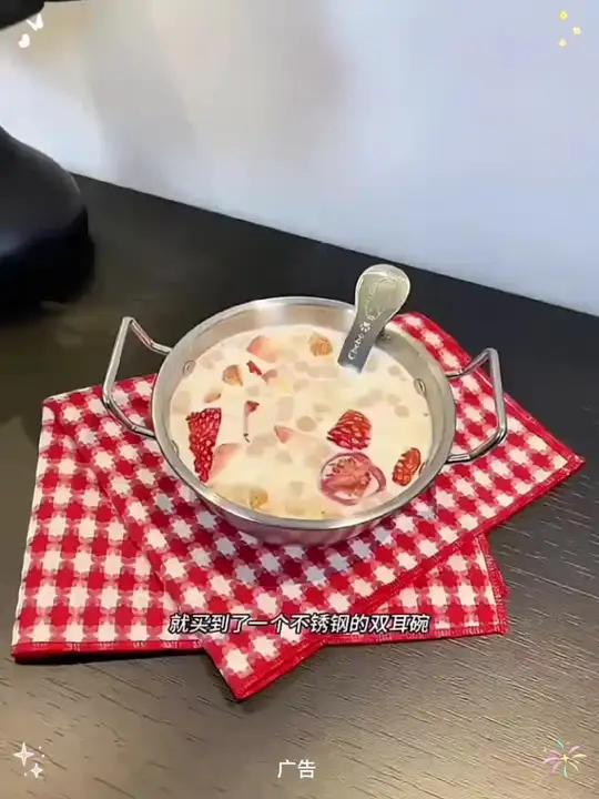 花了不到十块钱,居然买到一个不锈钢的双耳碗和一个超可爱的卡皮巴拉大头汤勺!