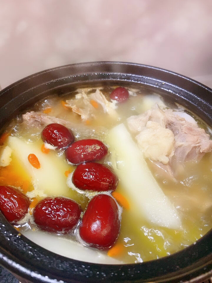 砂锅炖 筒骨萝卜咸鸭腿汤
