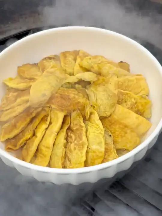 九大碗蒸菜比出菜,金包银,老少皆宜,蛋香味浓郁,软糯香!乡村大锅煮出人间美味 我的乡村生活
