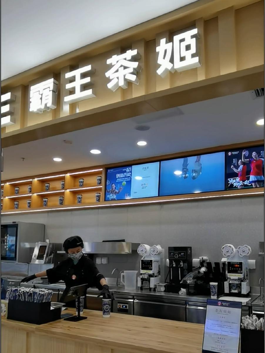 一杯奶茶的故事 一杯奶茶的仪式感 网红饮品打卡 一起喝奶茶 人气爆棚