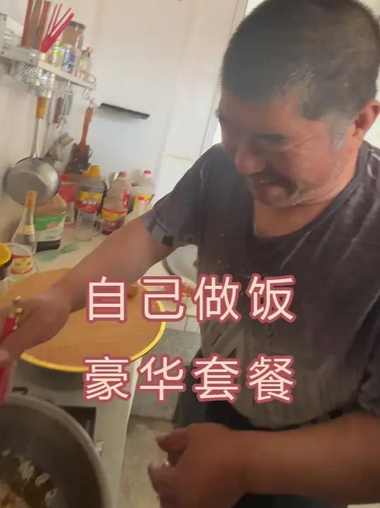 自闭症家庭干预 十岁智商的老叔自己会做饭了，做的豪华版方便面套餐，越来越厉害了